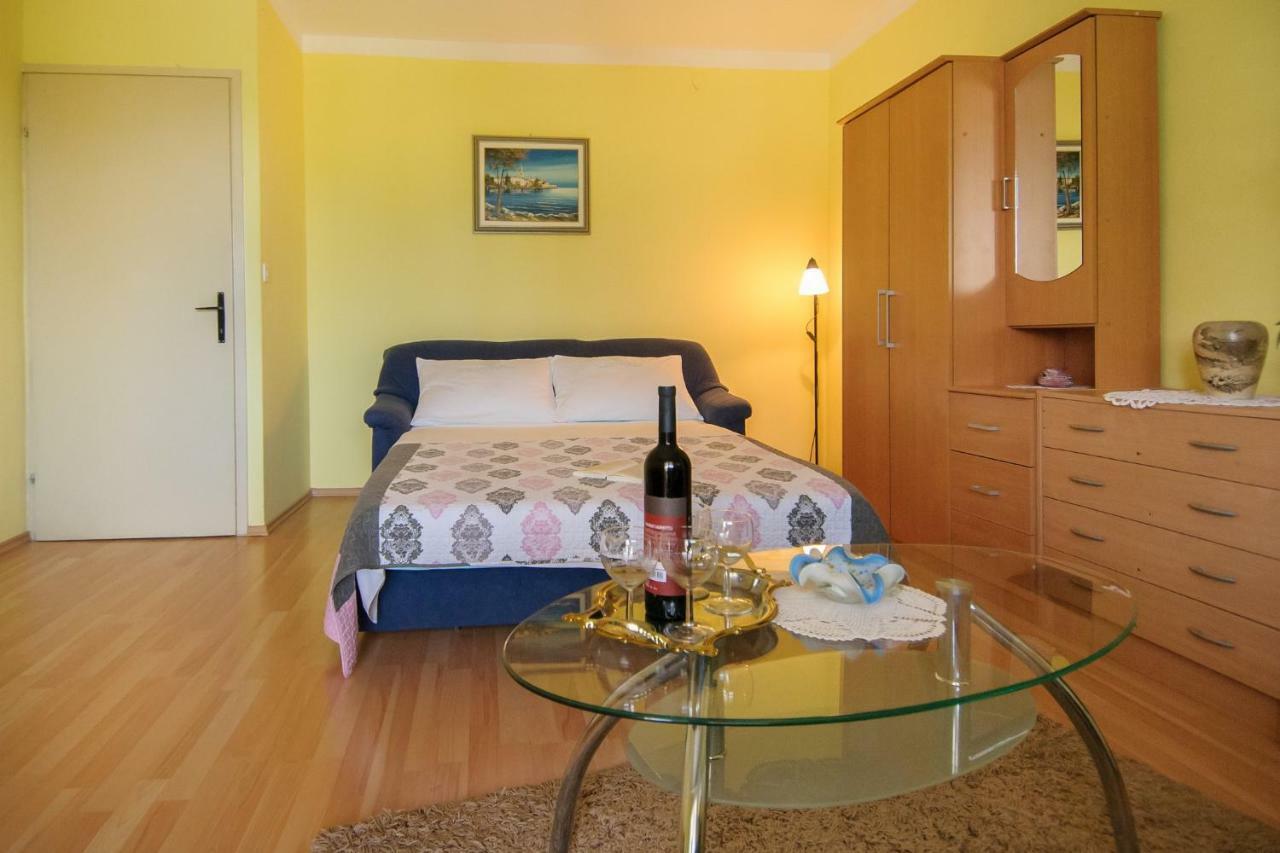 Apartments Nives Poreč Buitenkant foto